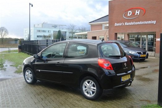 Renault Clio - 1.2 TCE Business Line airco inruil mogelijk nap trekhaak - 1