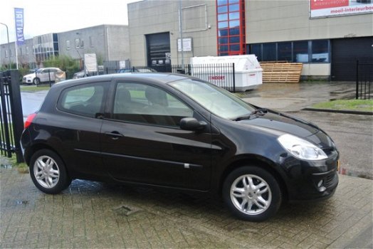 Renault Clio - 1.2 TCE Business Line airco inruil mogelijk nap trekhaak - 1