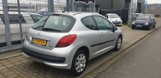 Peugeot 207 - 1.4-16V Color-line