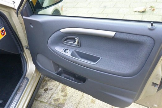 Volvo V40 - 1.8 Europa Elegance MET AIRCO en APK - 1