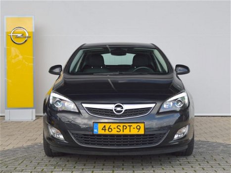 Opel Astra - 1.4 Turbo Cosmo 140PK Navigatie / Half Leder / Parkeersensoren / 18 Inch / Climate Cont - 1