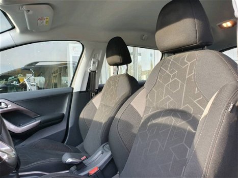 Peugeot 2008 - 1.2 PureTech 110pk Active / Trekhaak - 1