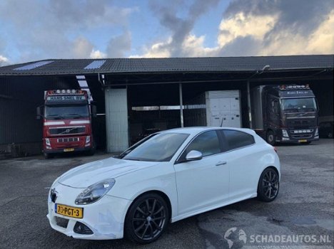 Alfa Romeo Giulietta - 1.4 turbo120pk 6-bak distinctive - clima - cruise - leer - sportinterieur - z - 1