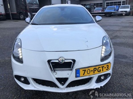 Alfa Romeo Giulietta - 1.4 turbo120pk 6-bak distinctive - clima - cruise - leer - sportinterieur - z - 1