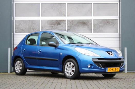 Peugeot 206 - 1.4 XS 5 drs. Airco/Cruise/Elek.Ramen/C.V./Radio.CD/Trekhaak/135.879km/Dealeronderhoud - 1