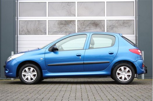 Peugeot 206 - 1.4 XS 5 drs. Airco/Cruise/Elek.Ramen/C.V./Radio.CD/Trekhaak/135.879km/Dealeronderhoud - 1