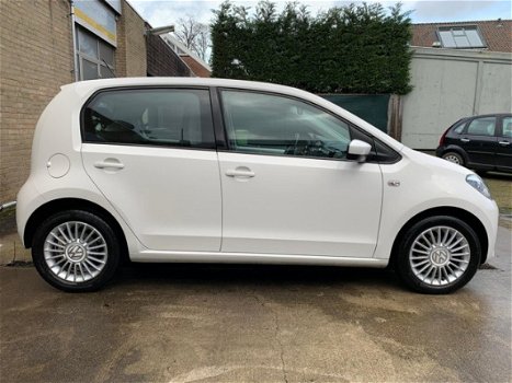 Volkswagen Up! - 1.0 high up BlueMotion 5 deuren / Navigatie - 1