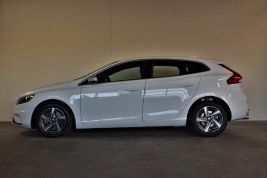 Volvo V40 - 2.0 D4 Summum R-Design -EXPORT PRICE- LMV/PDC/NAVI/LED - 1