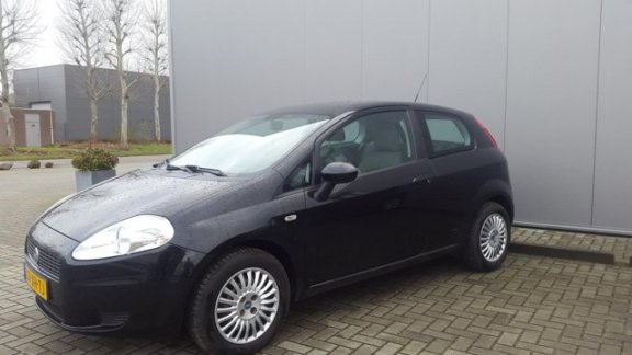 Fiat Grande Punto - 1.4-16V Dynamic Zwart - 1