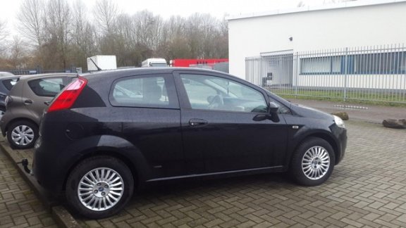 Fiat Grande Punto - 1.4-16V Dynamic Zwart - 1