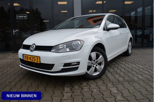 Volkswagen Golf - 1.2 TSI Connected Series | Navigatie | 16 Inch | Parkeer Sensoren | - 1