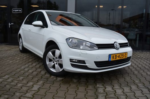 Volkswagen Golf - 1.2 TSI Connected Series | Navigatie | 16 Inch | Parkeer Sensoren | - 1