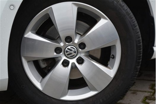 Volkswagen Golf - 1.2 TSI Connected Series | Navigatie | 16 Inch | Parkeer Sensoren | - 1