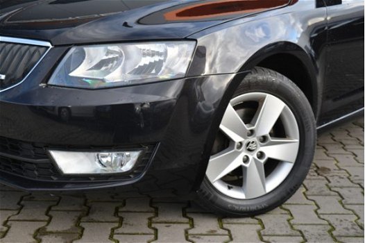 Skoda Octavia Combi - 1.6 TDI Greenline Businessline | Navigatie | Parkeer Sensoren | Trekhaak | - 1