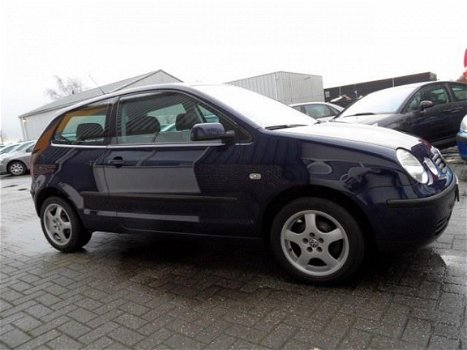 Volkswagen Polo - 1.4-16V Comfortline NETTE AUTO CRUISECONTROL - 1