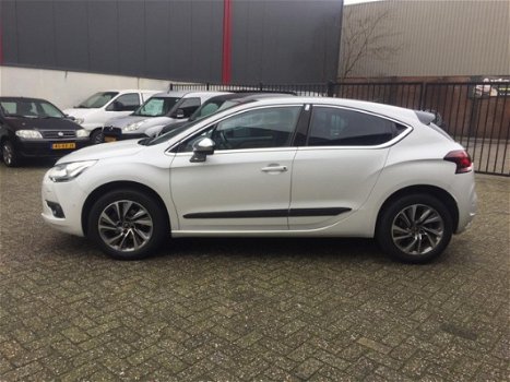 Citroën DS4 - 1.6 e-HDI So Chic Clima Cruise Navi Leer Stoelver./massage Xenon PDC APK NAP - 1