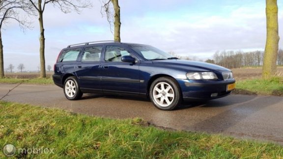 Volvo V70 - 2.4 T Comfort Line - 1