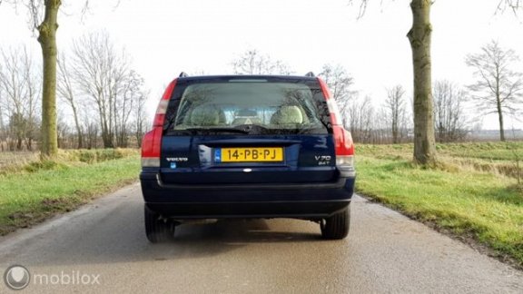 Volvo V70 - 2.4 T Comfort Line - 1