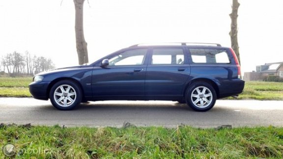 Volvo V70 - 2.4 T Comfort Line - 1