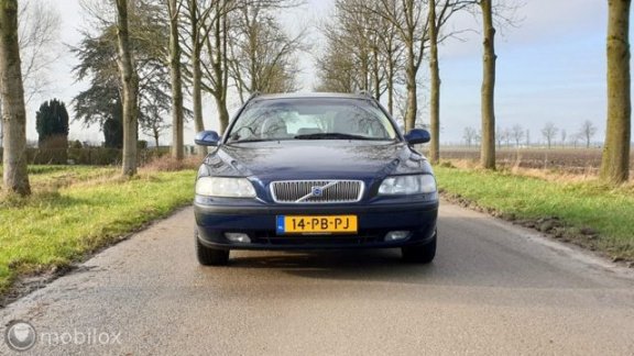 Volvo V70 - 2.4 T Comfort Line - 1