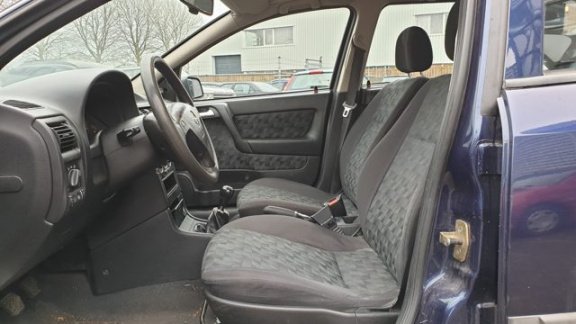 Opel Astra Wagon - 1.6 GL Goed rijdende Astra, deuk in achterklep - 1