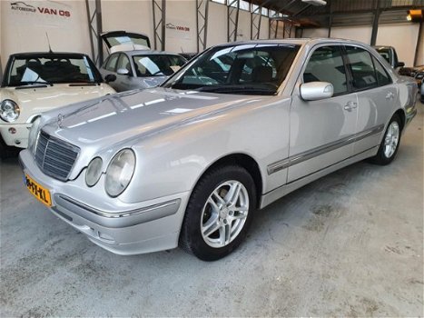 Mercedes-Benz E-klasse - 200 CDI Elegance TOP STAAT/ AIRCO/ CRUISE CONTROL/ TREKHAAK - 1