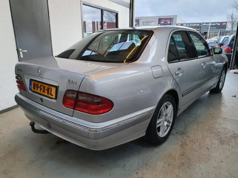 Mercedes-Benz E-klasse - 200 CDI Elegance TOP STAAT/ AIRCO/ CRUISE CONTROL/ TREKHAAK - 1