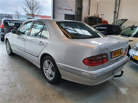 Mercedes-Benz E-klasse - 200 CDI Elegance TOP STAAT/ AIRCO/ CRUISE CONTROL/ TREKHAAK - 1