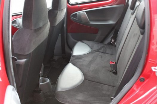 Toyota Aygo - 1.0-12V Aspiration Red Navigator | Navigatie | LM velgen - 1