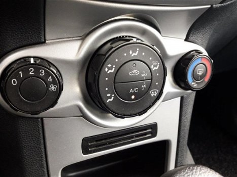 Ford Fiesta - 1.4 Trend Automaat, Airco, Trekhaak - 1
