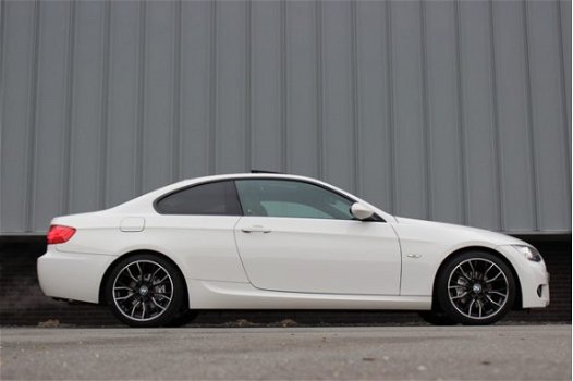 BMW 3-serie Coupé - 320i E92 Coupe Executive | M-pakket | Navi | Sport - 1