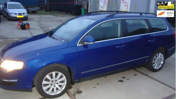 Volkswagen Passat Variant - 1.6 FSI Comfortline Navigatie, Parkersensor, airco, Cruise Control, cent - 1