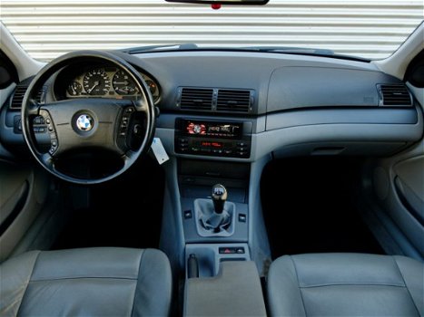 BMW 3-serie - 318i Executive *Leder*Klimaatreg.*Parkeersens - 1