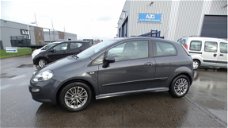 Fiat Punto Evo - 1.3 M-Jet Dynamic / Navi / Airco / Cruise / Trekhaak / Start/Stop