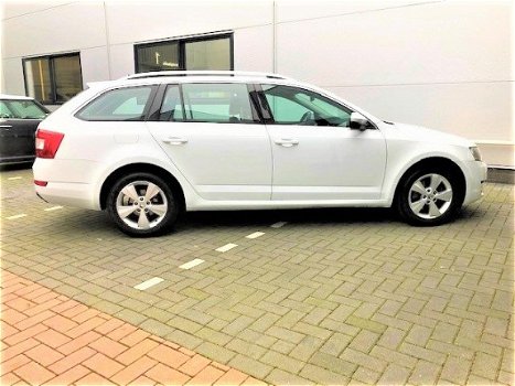 Skoda Octavia Combi - 1.4 TSI Greentech Style Trekhaak Navi - 1