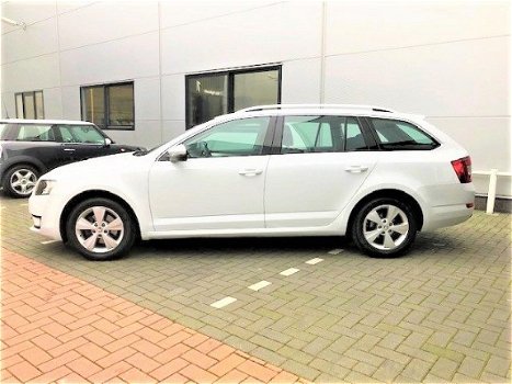 Skoda Octavia Combi - 1.4 TSI Greentech Style Trekhaak Navi - 1