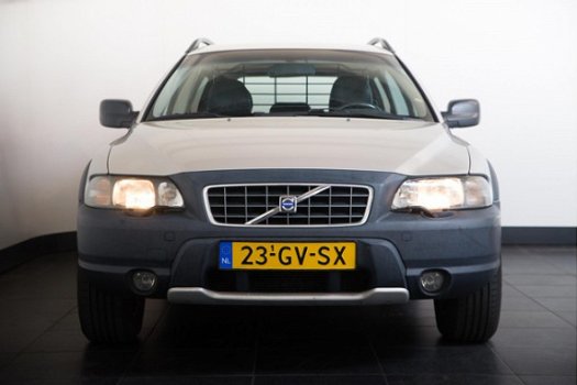 Volvo V70 Cross Country - 2.4 T Comfort Line luxe leder memory stoel acc navigatie dakrails - 1
