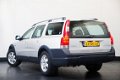 Volvo V70 Cross Country - 2.4 T Comfort Line luxe leder memory stoel acc navigatie dakrails - 1 - Thumbnail