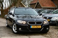 BMW 3-serie Touring - 320d High Executive NAVI/XENON/PDC/APK