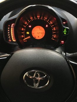 Toyota Aygo - met stoelverwarming, lederen bekleding en Deense autopas - 1