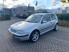 Volkswagen Golf - 1.6-16V