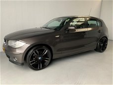 BMW 1-serie - 118i High Executive Leer PDC 19' Climate+Cruise control