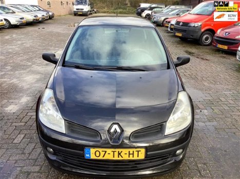 Renault Clio - 1.4-16V Expression Nieuwe apktot 24-01-2021 Zeer nette auto - 1