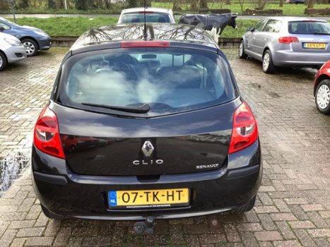 Renault Clio - 1.4-16V Expression Nieuwe apktot 24-01-2021 Zeer nette auto - 1