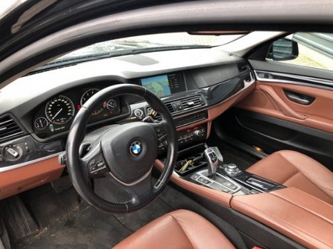 BMW 5-serie Touring - 520 520i High Executive | Schuifdak | Leder | Navigatie - 1