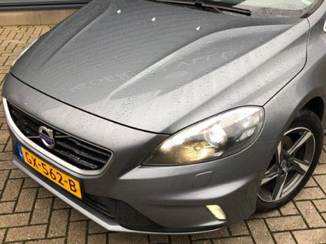 Volvo V40 - 2.0 D2 R-Design Business | Winter - Line | Sport-stoel | Navigatie - 1