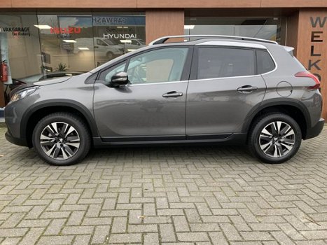 Peugeot 2008 - Allure 1.2-110pk - Apple Carplay, panoramadak, half leder - 1