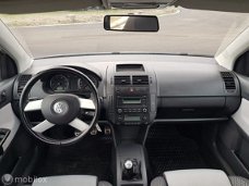 Volkswagen Polo - 1.6-16V Cross