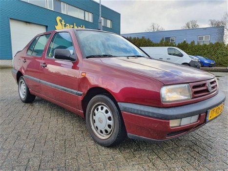 Volkswagen Vento - 1.8 CL Koppeling matig export - 1