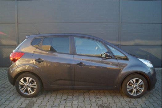 Kia Venga - 1.4 CVVT ExecutiveLine Trekhaak| Lmv| Navigatie| Panoramadak - 1